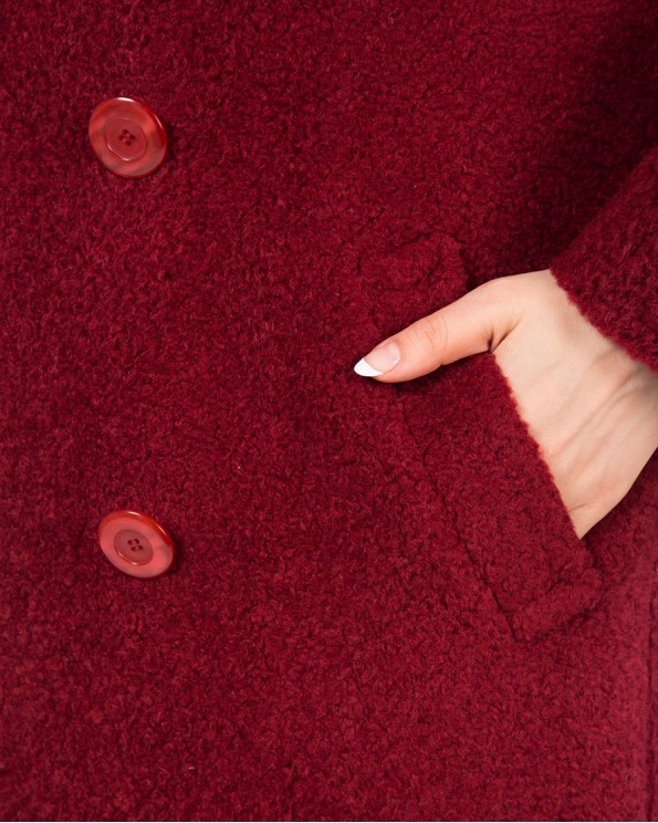 Утепленное пальто тедди бордового цвета