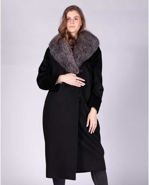 Черное длинное пальто из кашемира с мехом