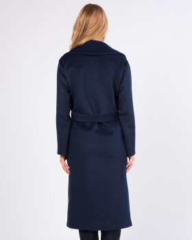 Темно-синее женское пальто с поясом