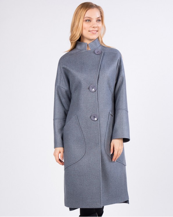 Стильное женское пальто с крупными карманами