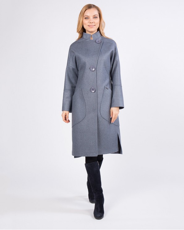 Стильное женское пальто с крупными карманами
