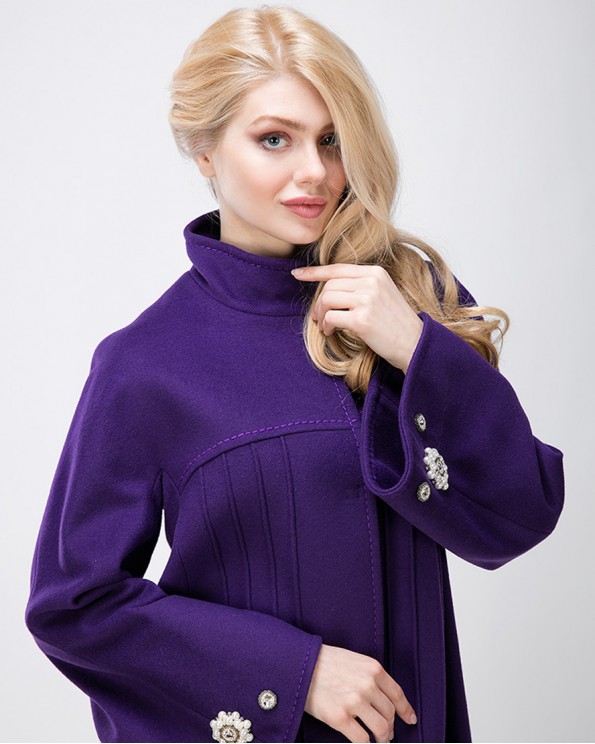 Красивое пальто кокон фиолетового цвета