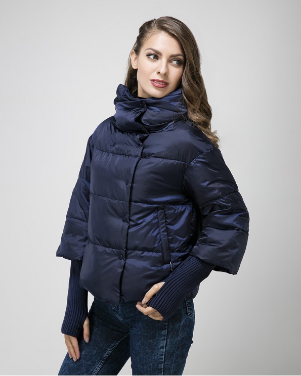 Короткая зимняя женская куртка